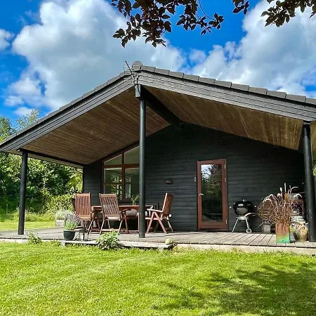 Modern In Peaceful Surroundings *