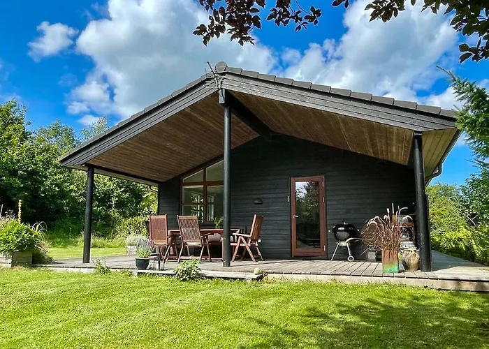 Modern In Peaceful Surroundings *