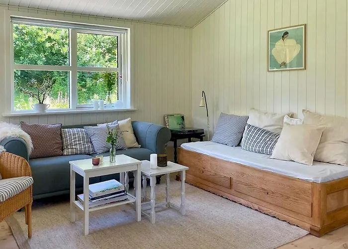 Modern In Peaceful Surroundings Semesterbostad Melby